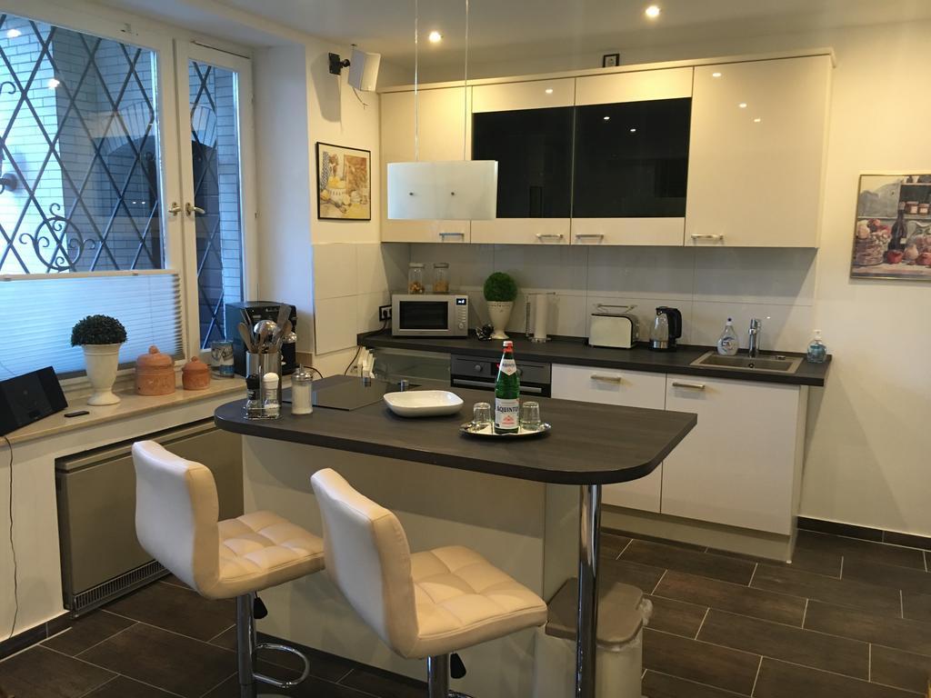 Messe Ferienwohnung Duesseldorf Oberkassel Buitenkant foto