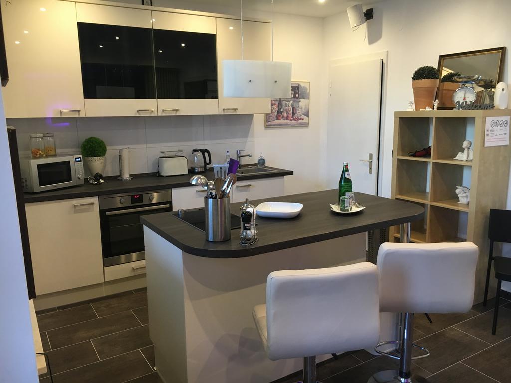 Messe Ferienwohnung Duesseldorf Oberkassel Buitenkant foto