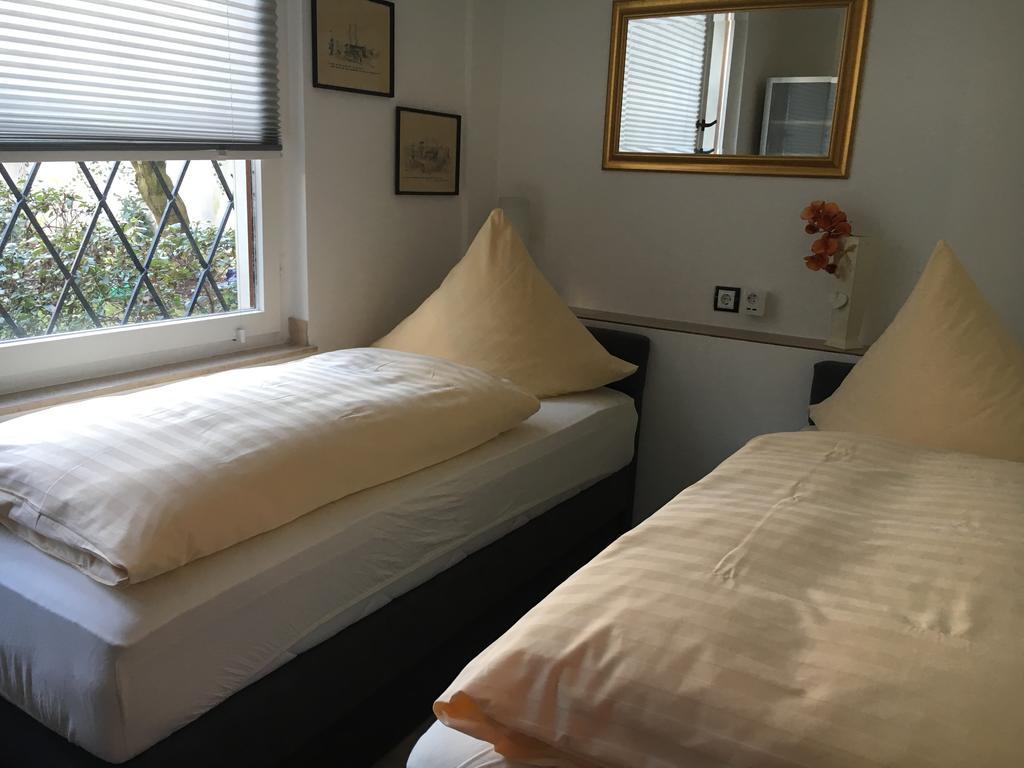 Messe Ferienwohnung Duesseldorf Oberkassel Buitenkant foto
