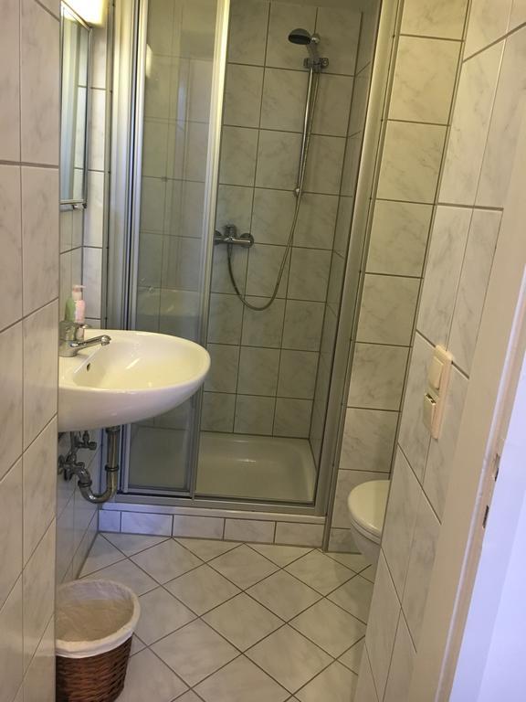 Messe Ferienwohnung Duesseldorf Oberkassel Buitenkant foto